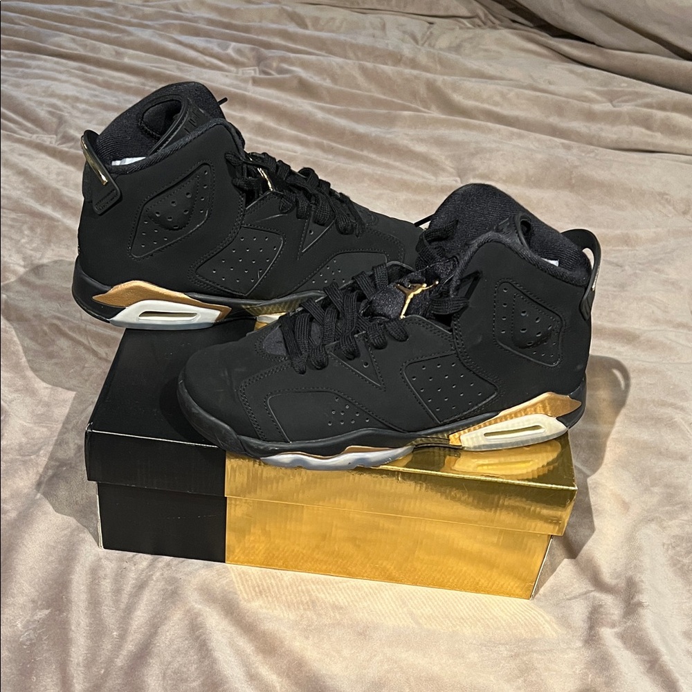 Jordan Air Retro 6 Black and Gold Sneakers